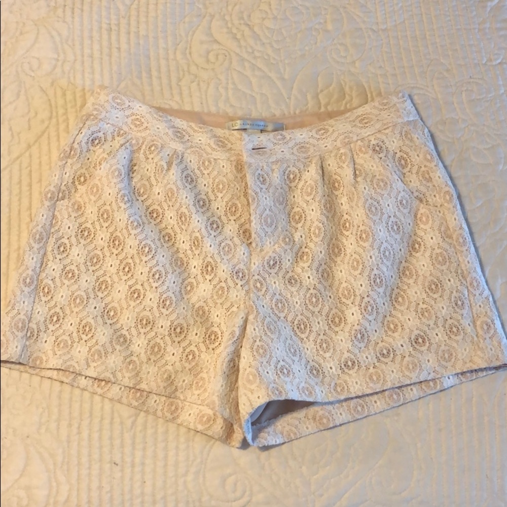 High-waisted lace shorts